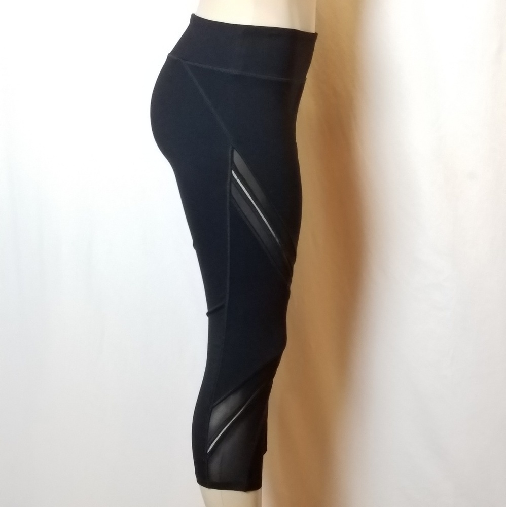 FOREVER 21 Stretch Yoga Capris - Picture 2 of 5